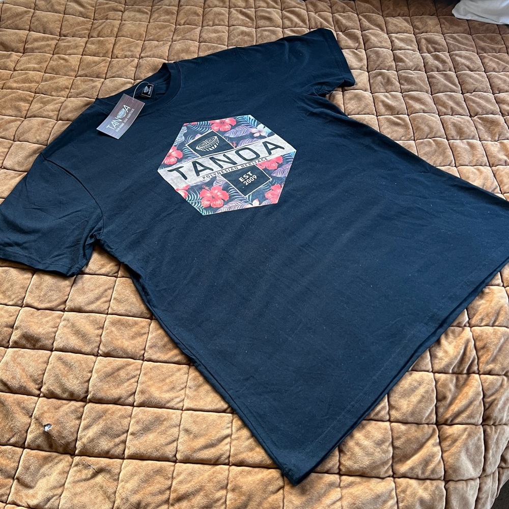 NWT Tanoa Men’s Graphic Tee Shirt Large